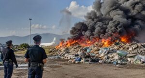 Incendio rifiuti vicino l’aeroporto