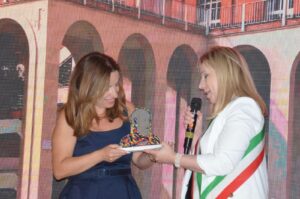 Carla Morogallo Direttrice Triennale Milano e Sindaco Simona Scarcella