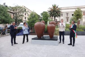 Disvelamento Opera Fontana Ferma con il ministro Giuli