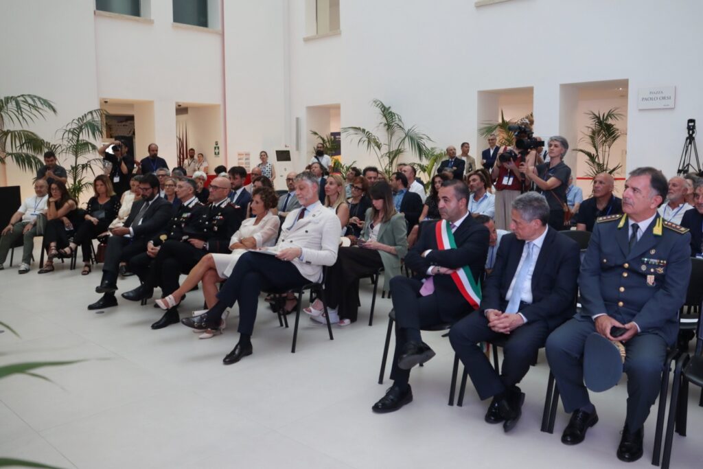 Disvelamento Opera Fontana Ferma con il ministro Giuli