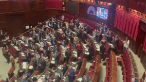 Esultanza sinistra bocciatura Legge elettorale