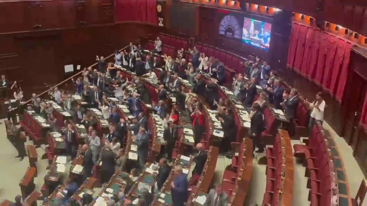 Esultanza sinistra bocciatura Legge elettorale