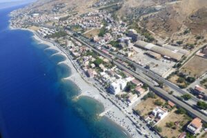 Lazzaro mare dall'alto