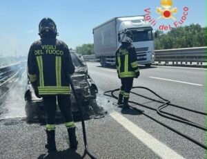 auto in fiamme a2