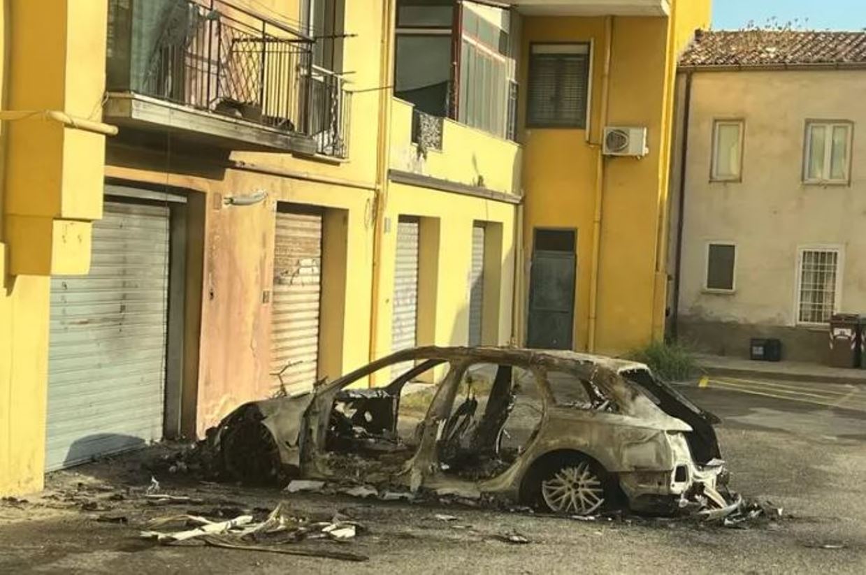 auto incendiata