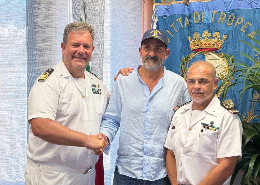 barca da crociera Chaplin dell’Accademia Navale di Livorno