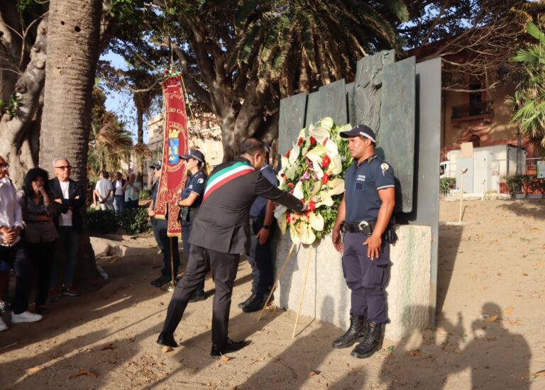 Anniversario della Rivolta di Reggio, Cannizzaro punge Falcomatà: “c’è chi ha disertato per ideologia”. E poi l’annuncio: “nascerà un Museo” | VIDEO