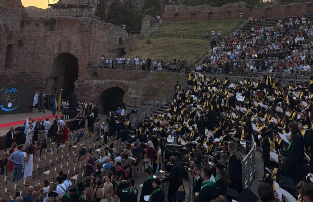 diplomi laurea università Messina teatro greco Taormina