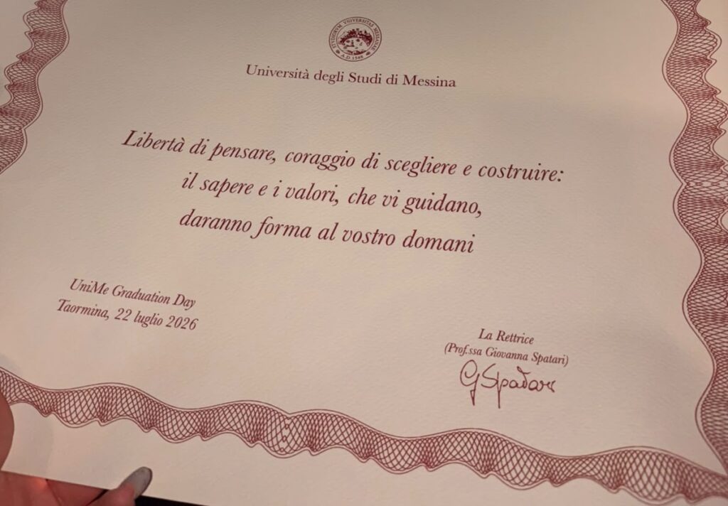 diplomi laurea università Messina teatro greco Taormina