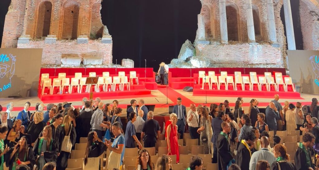 diplomi laurea università Messina teatro greco Taormina