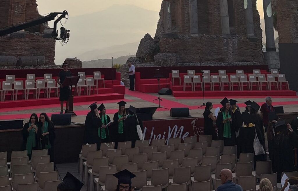 diplomi laurea università Messina teatro greco Taormina
