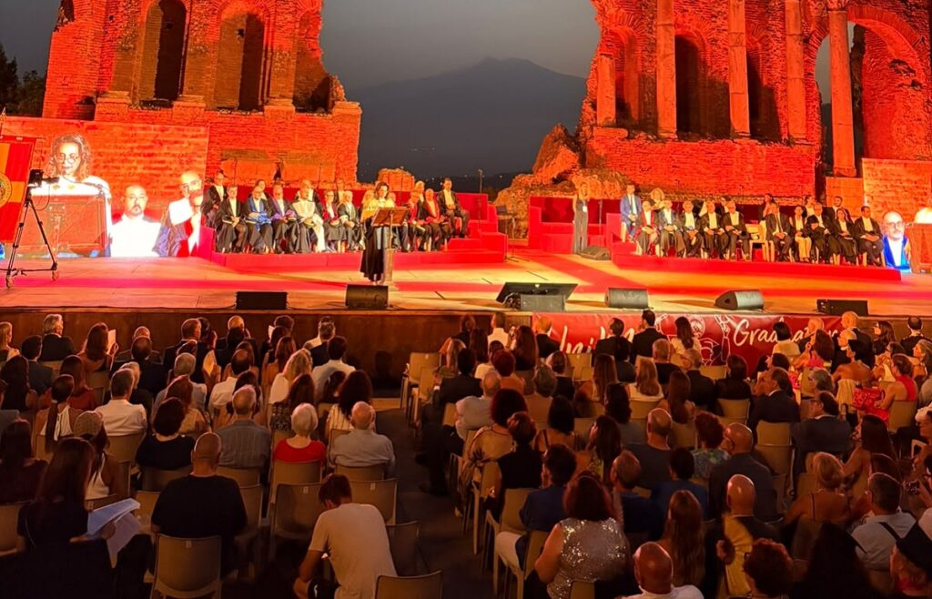 diplomi laurea università Messina teatro greco Taormina