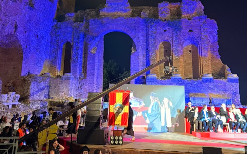 diplomi laurea università Messina teatro greco Taormina