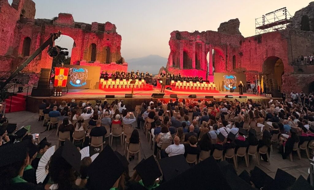 diplomi laurea università Messina teatro greco Taormina