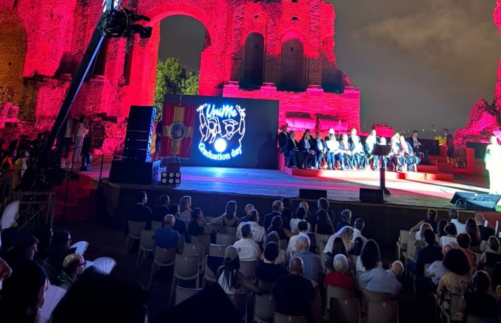 diplomi laurea università Messina teatro greco Taormina
