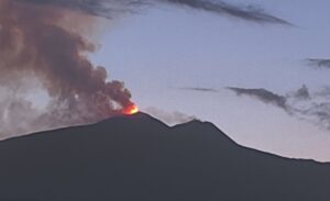 eruzione-oggi-fontana-di-lava-etna