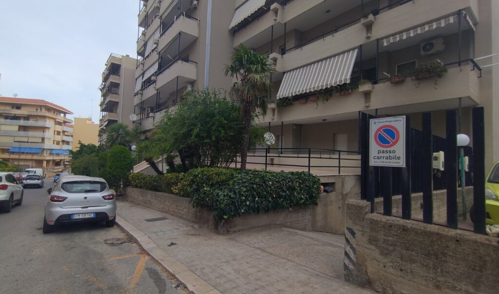 incendio garage via Don Luigi Orione