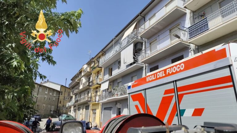 San Giovanni in Fiore, esplosione in un appartamento per una fuga di gas: due feriti