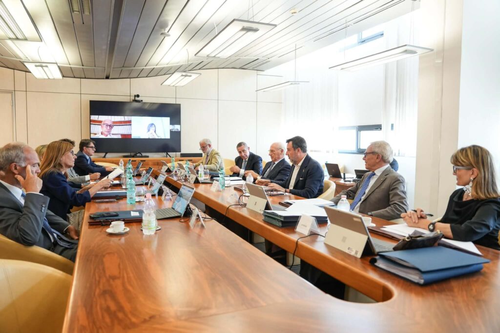 riunione salvini ponte stretto