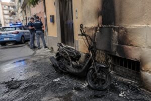 scooter incendiato