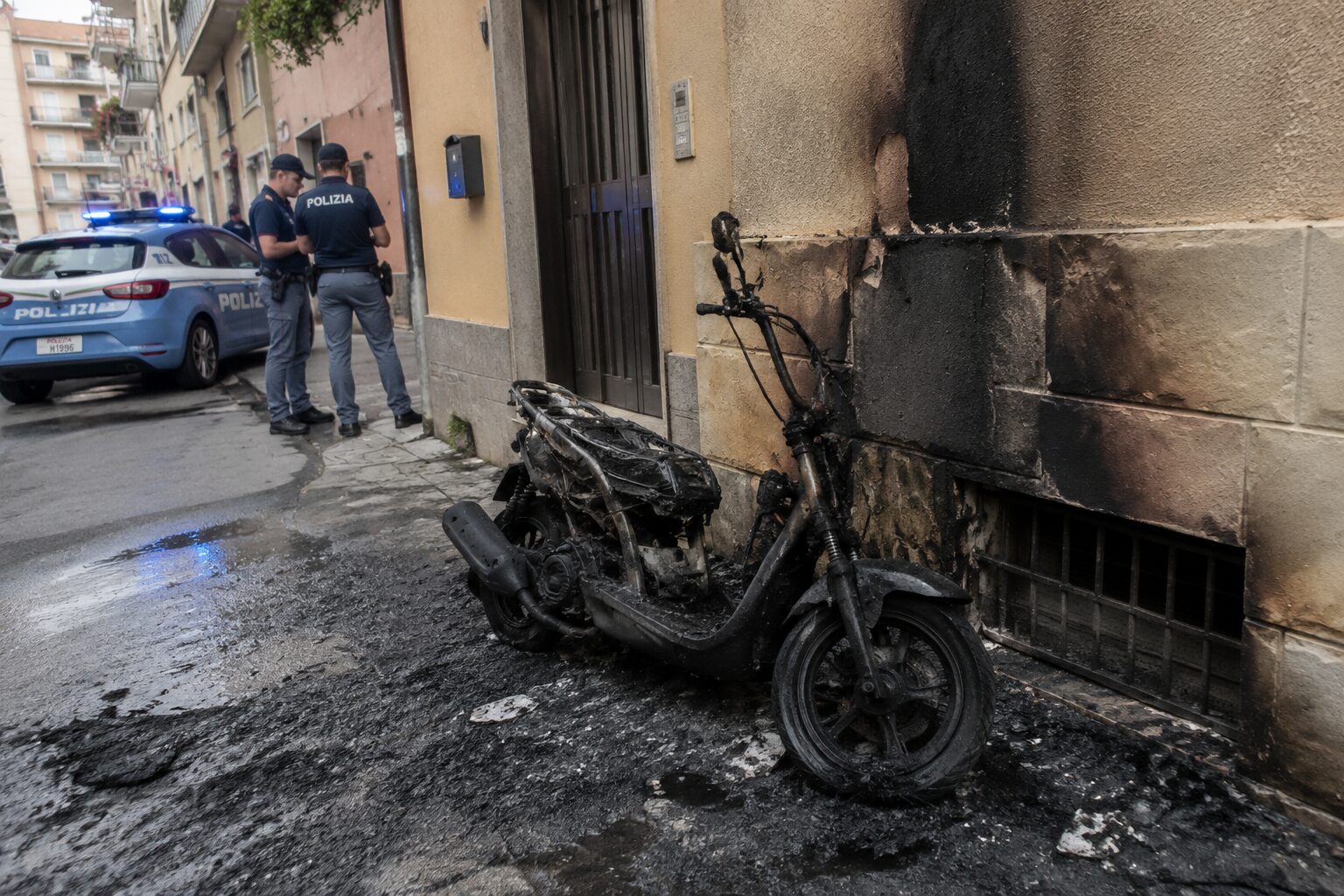 scooter incendiato