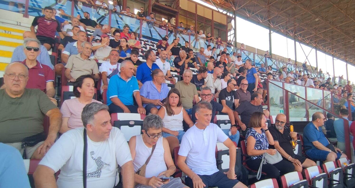 tifosi reggina a conferenza lotito