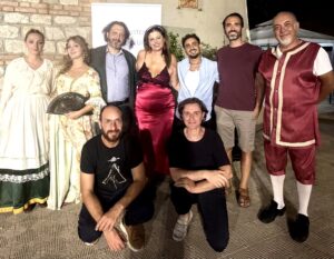 Aurora Tirotta, Chiara Tirotta, Alessandro Tirotta, Eliana Carbone, Manuel Amati, Raffaele Facciolà, Alessandro Vargetto ed (in basso)Angelo Michele Mazza Domenico Santacroce