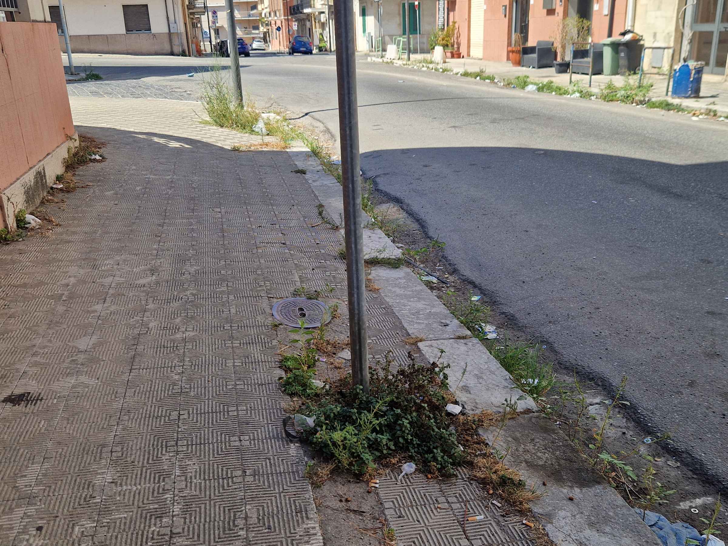Reggio Calabria, strade del centro storico in condizioni critiche. Un cittadino: