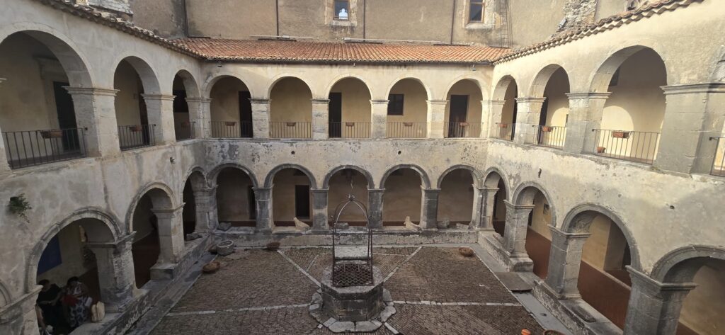 Chiostro dei domenicani ad Altomonte