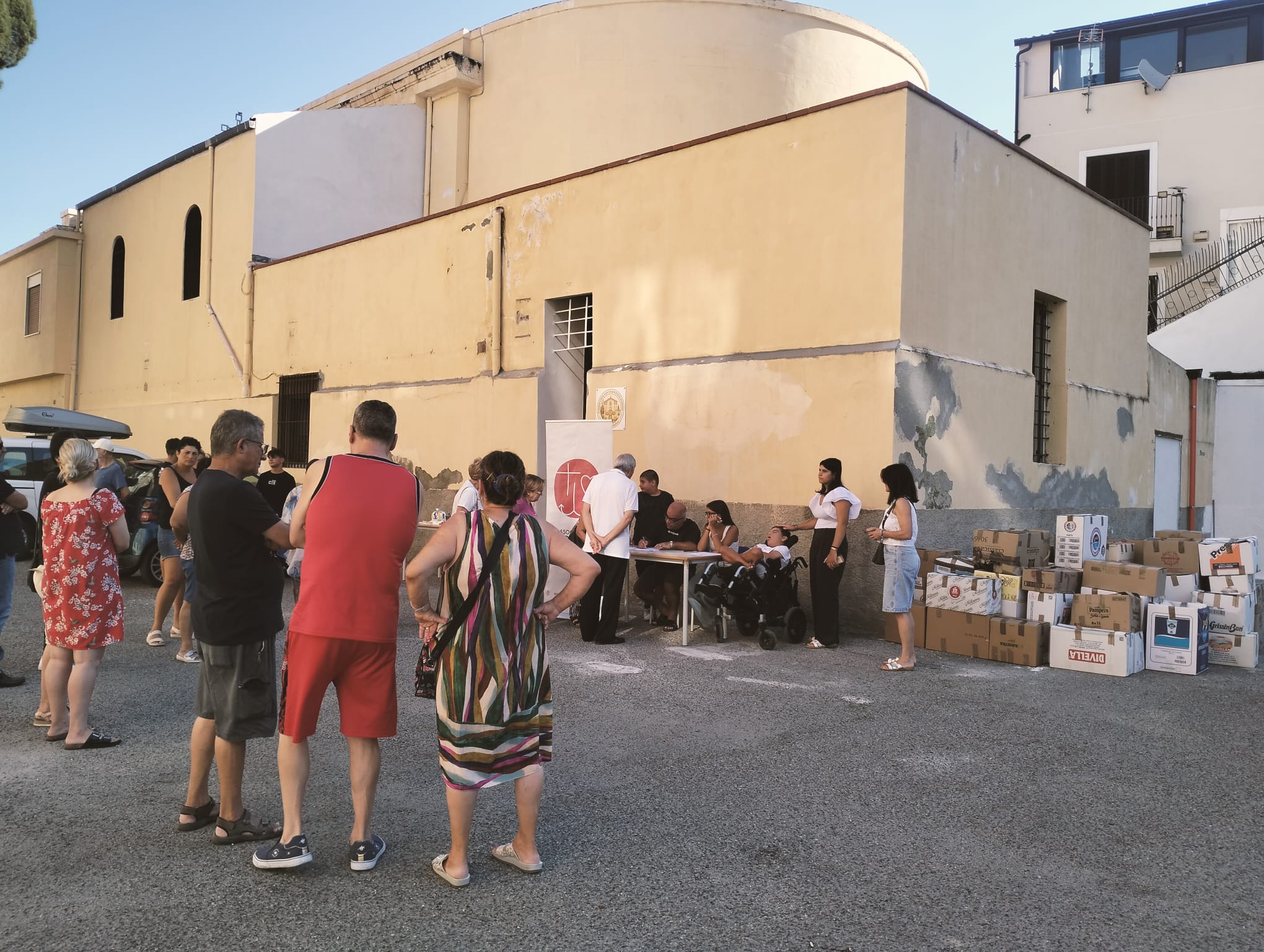 Reggio Calabria, solidarietà alla Parrocchia San Francesco: pacchi alimentari pe