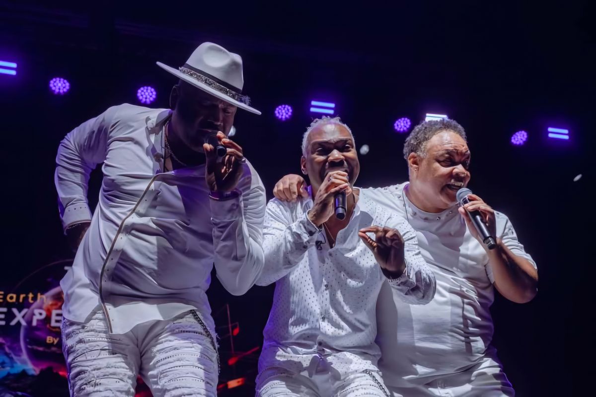 Earth Wind and Fire Experience (1)