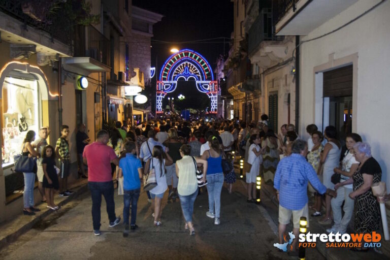 Scilla si prepara al momento più atteso dell’anno: storia e curiosità sulla festa di San Rocco | INTERVISTA