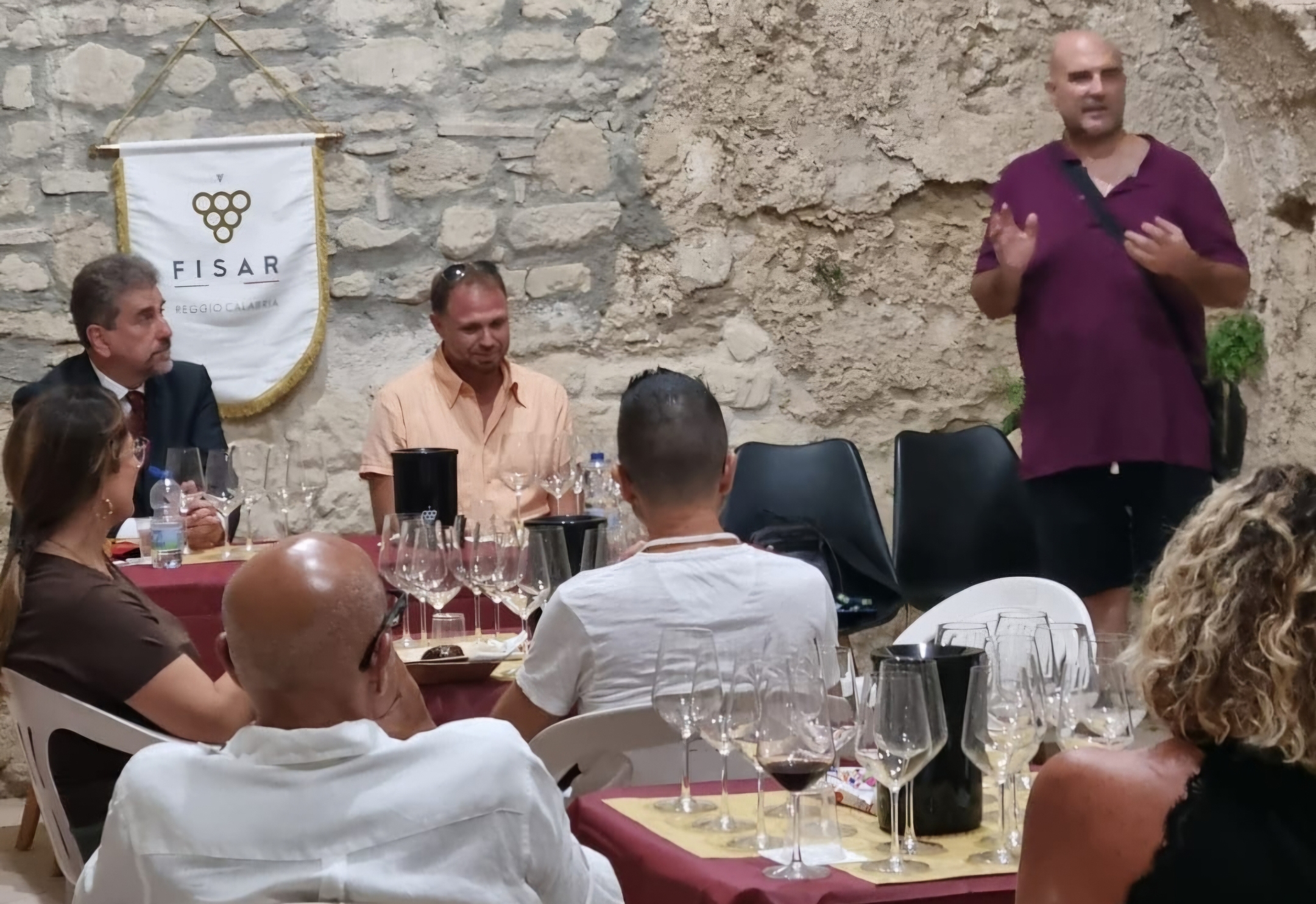 Ardore, il Syrah protagonista a “Calici al Castello”: viaggio tra Calabria, Fran