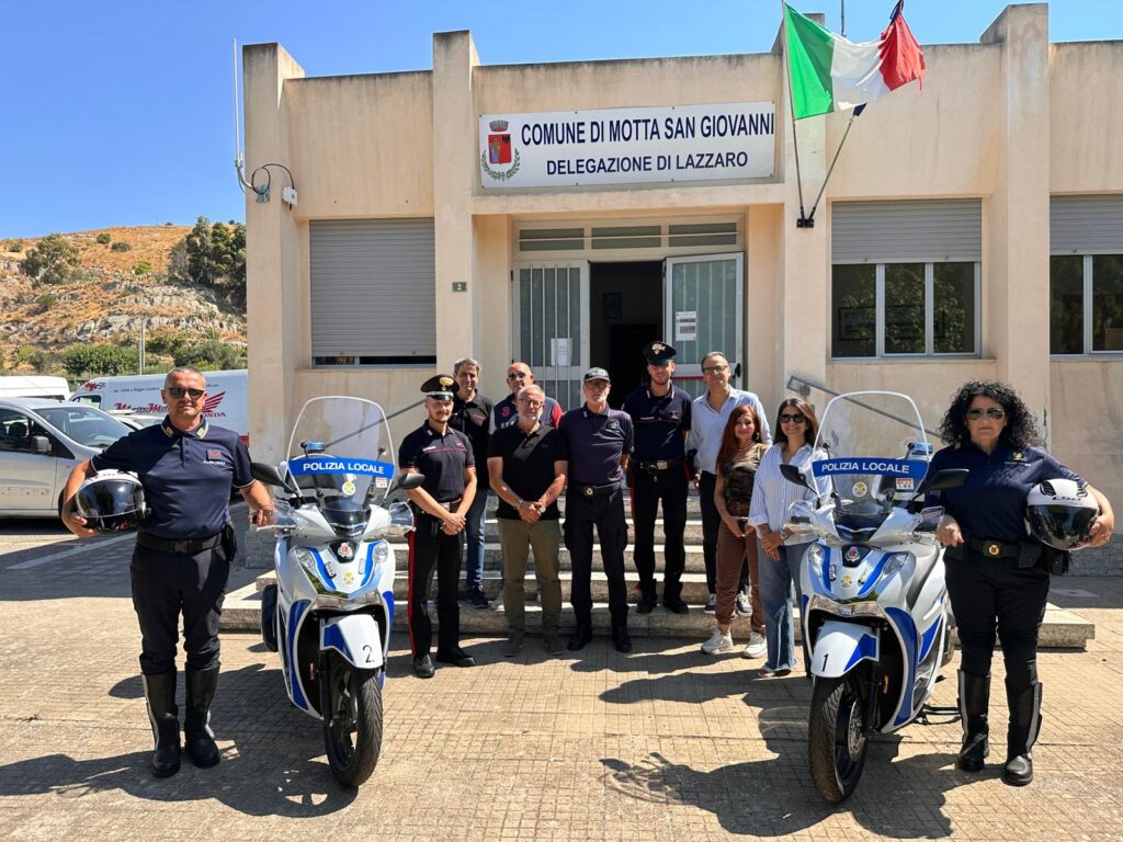 Foto Principale con Amministratori - Polizia municipale Motta San Giovanni 21 agosto 2026