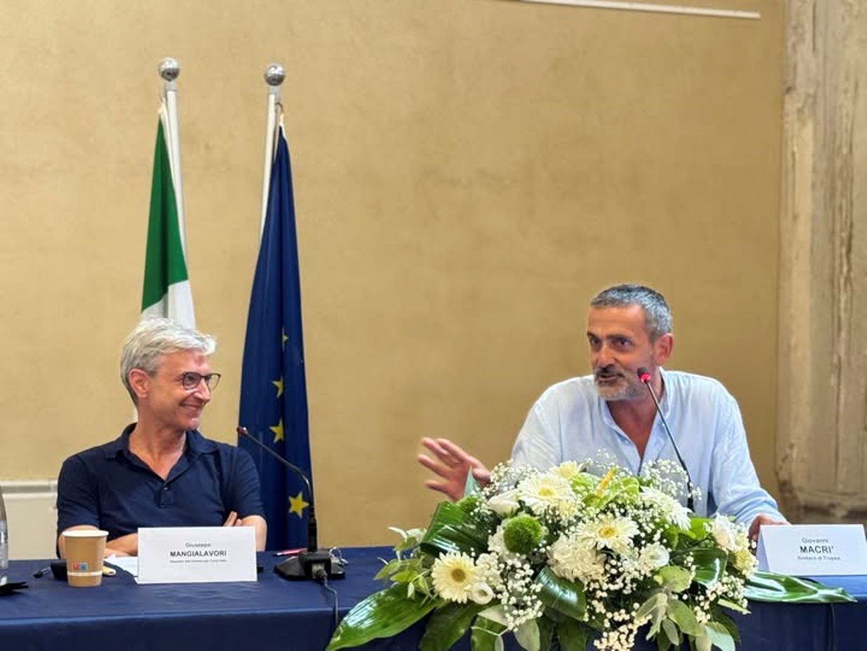 MACRì-MANGIALAVORI-030826