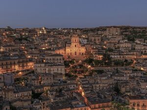 Modica panorama notte