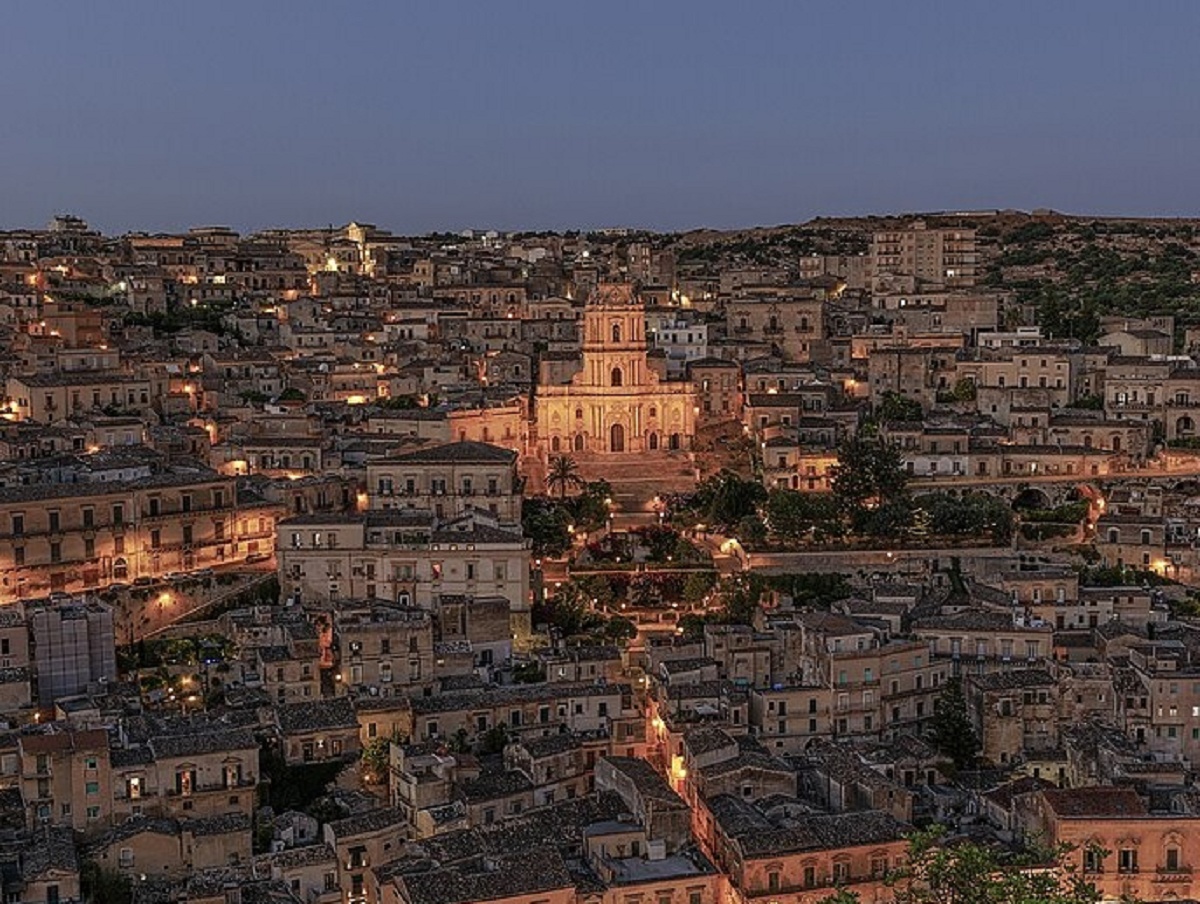 Modica panorama notte