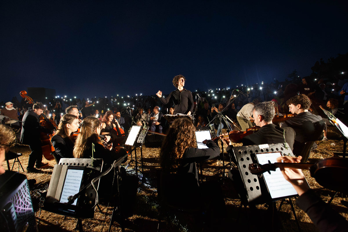 Estasi all’Argimusco: migliaia di anime danzanti per Battiato al Festival Lirico