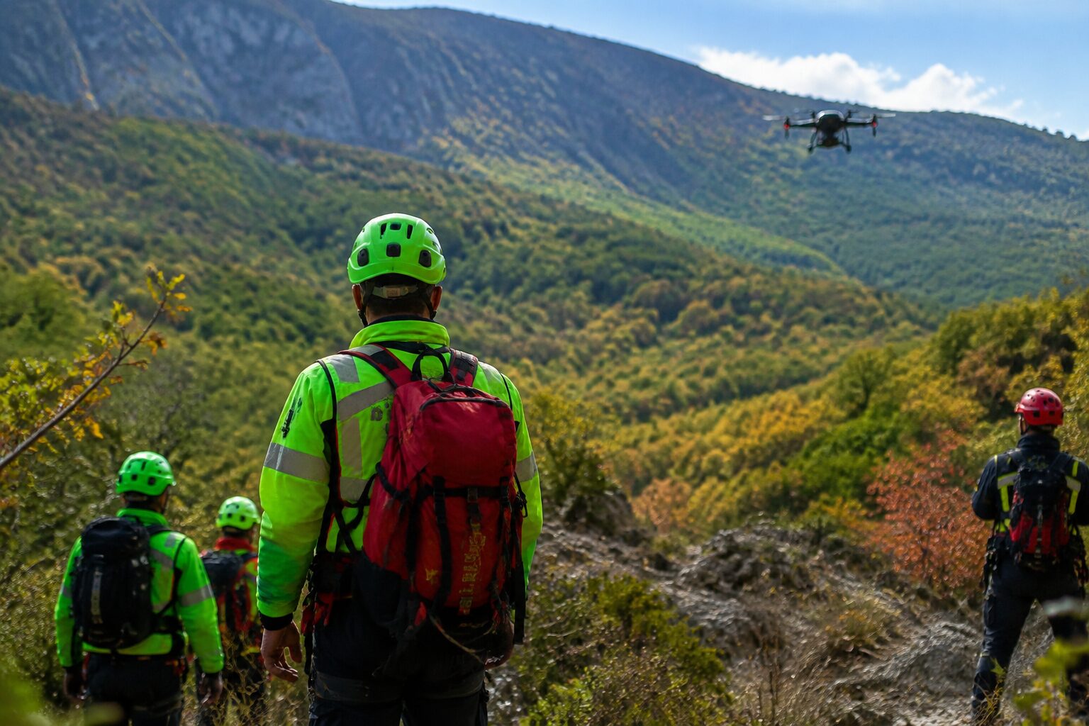 Squadra di soccorso in montagna