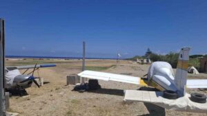 Ultraleggero partito da un campo semi abbandonato