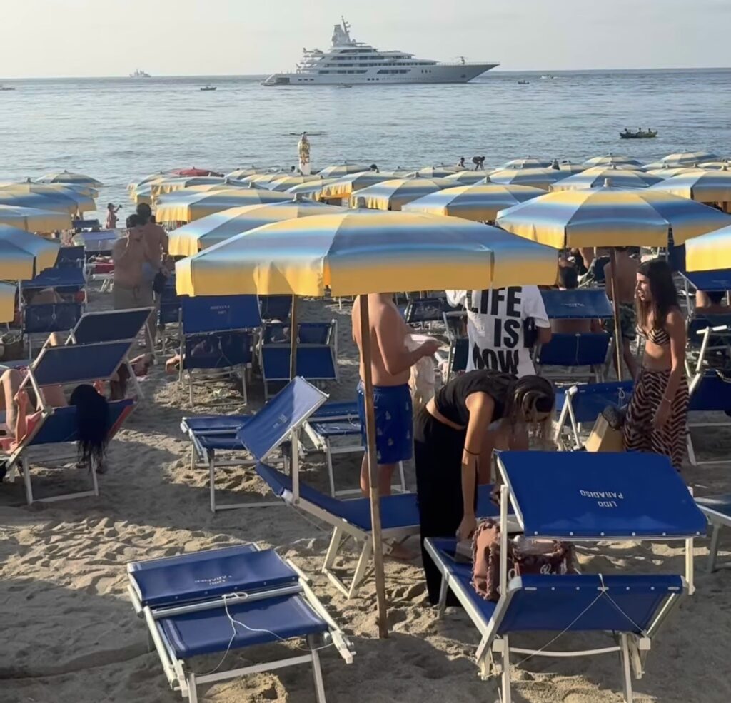YACHT BOARDWALK SCILLA