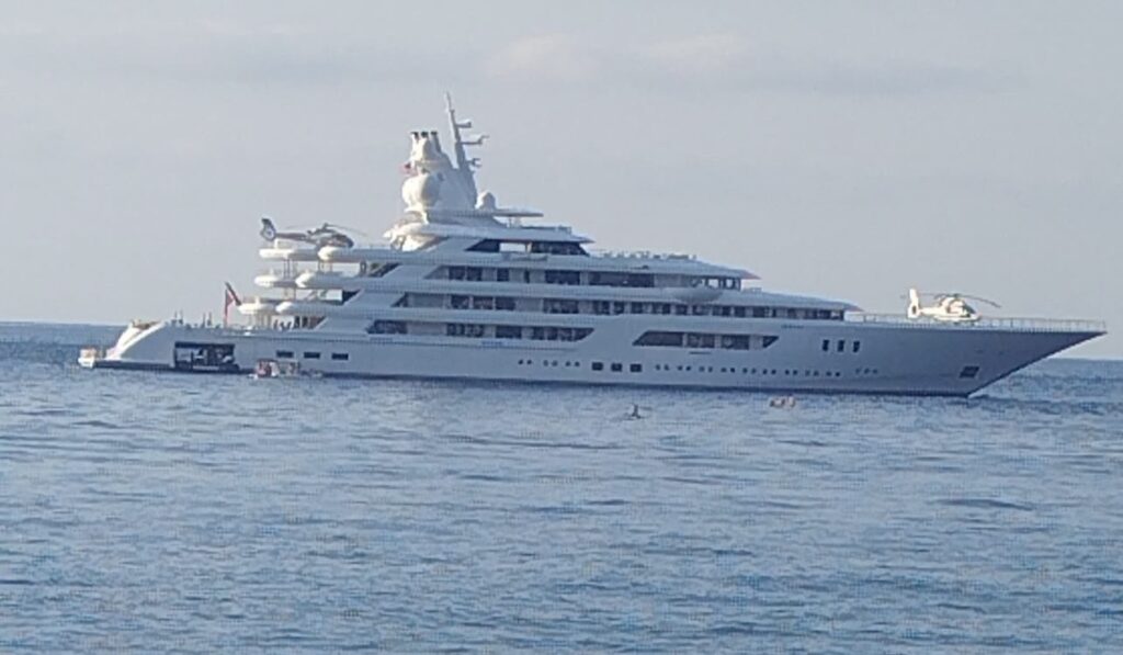 YACHT BOARDWALK SCILLA