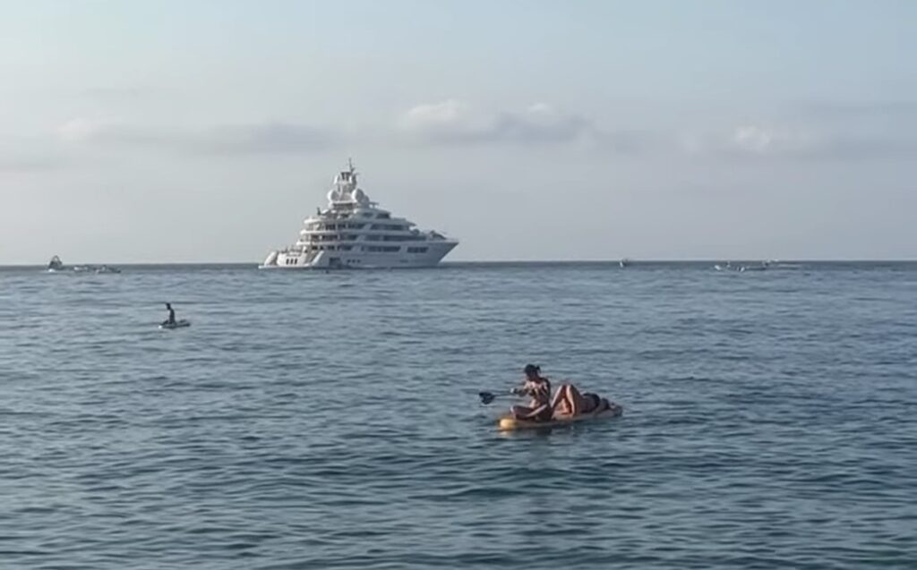 YACHT BOARDWALK SCILLA