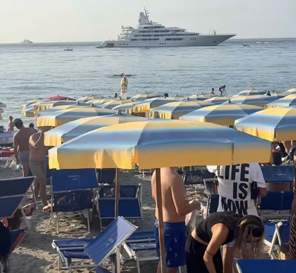 YACHT BOARDWALK SCILLA