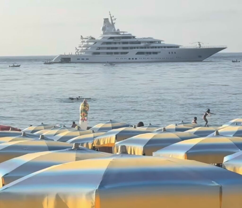 YACHT BOARDWALK SCILLA