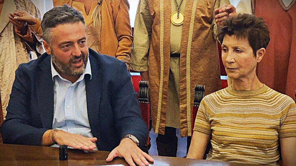 Il sindaco Cammarata accanto a Carla Maria Russo durante la conferenza stampa