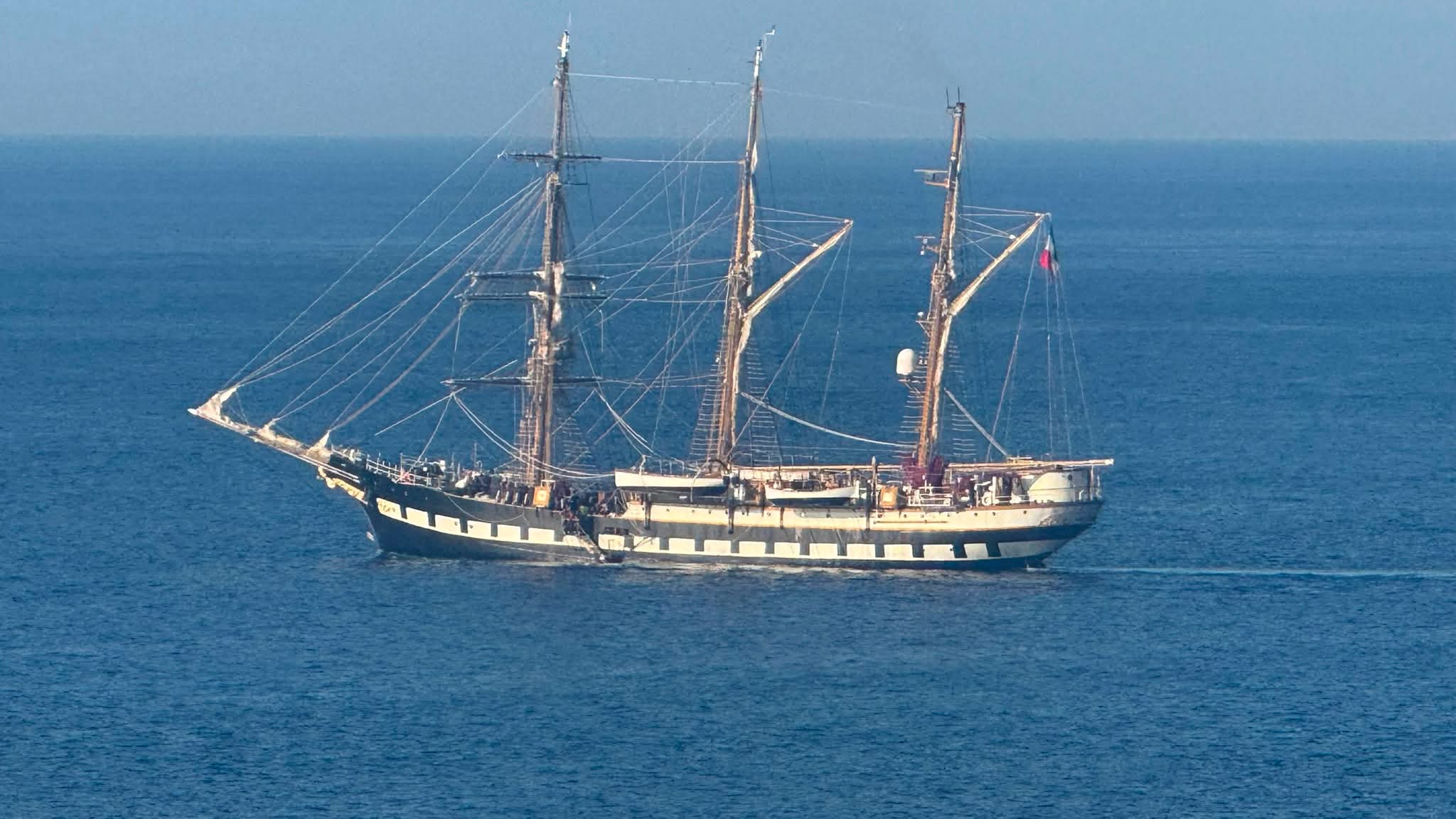 La Nave Palinuro incanta Scilla: lo storico veliero della Marina Militare attrav