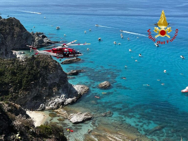 Capo Vaticano, 42enne precipita dal Belvedere dei Cannoni: spettacolare salvataggio in elicottero