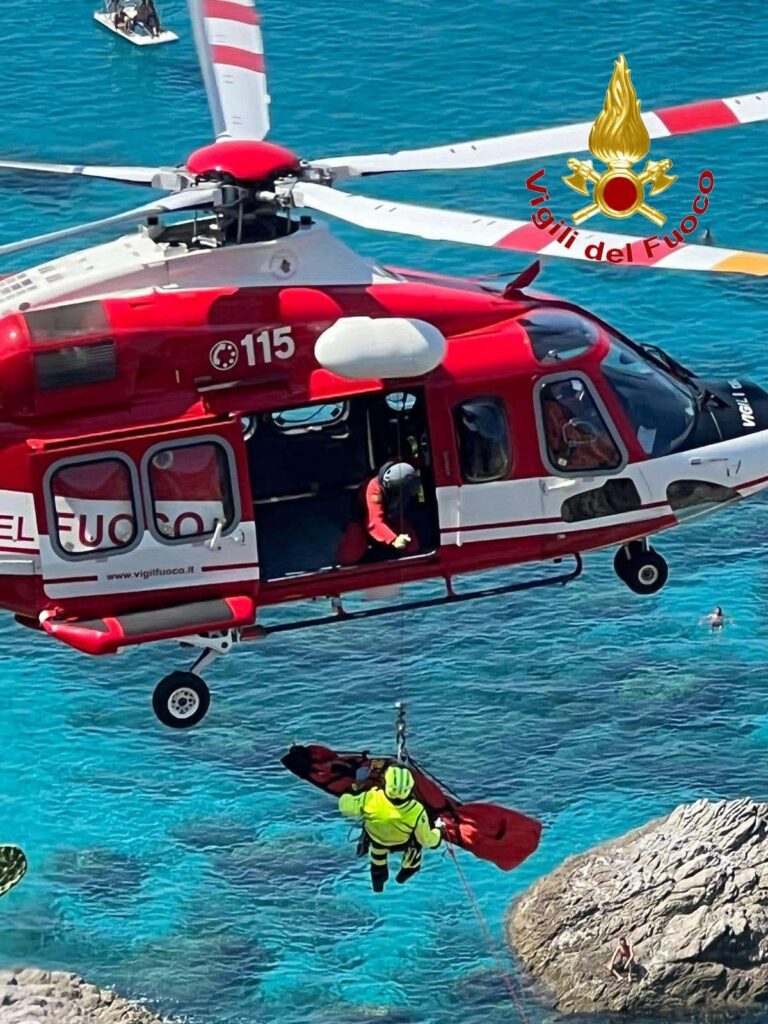 capo vaticano soccorso scogli