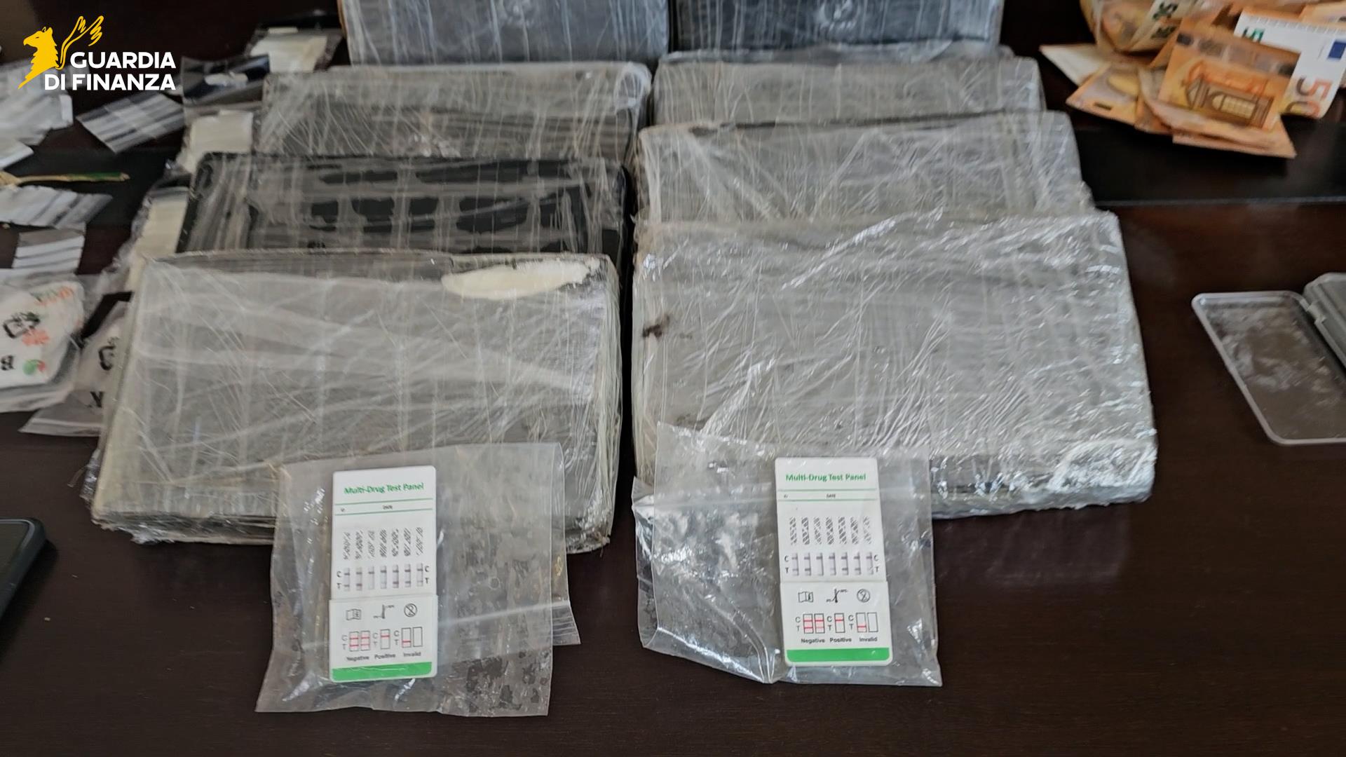 Maxi sequestro di cocaina a Ispica: trovati 11 chili di droga, due arresti
